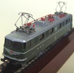 Modellstromabnehmer auf einer Märklin Ae6/6