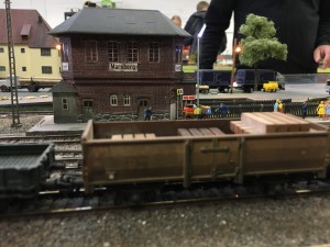 E249AC0A-31B1-4CB1-ACA1-0B107B16183D.jpeg (765.41 KiB) 1476 mal betrachtet H0, Stellwerk Marsberg
