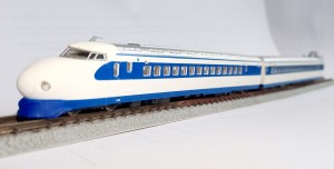 F-Toys_Shinkansen_blue.jpg (176.66 KiB) 2409 mal betrachtet Blue version with small JR lettering. Working chassis by Platz. Six car train.
