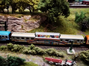 IMG_20231104_115353.jpg (845.31 KiB) 934 mal betrachtet Maus Aussichtswagen mit bekannten Fahrgästen