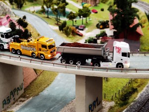 Ferngesteuerte LKWs und PKWs in 1:87
