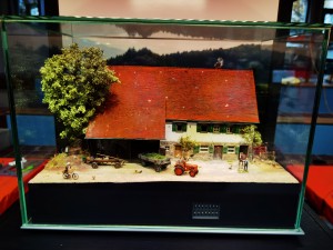 "Opa's Hoimat" von Herrn Jeutter, das Modell  zeigt das Bauernhaus der Großeltern, er benötigte 13 Jahre bis zur Fertigstellung des Modells