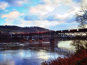 Mosel-Brücke in Bullay: zwei 189er mit Ganzzug auf der Fahrt von Trier nach Koblenz