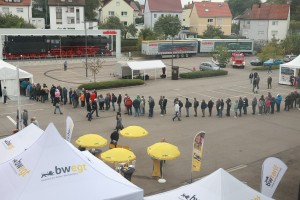 comp_4K1A0223II.jpg (302.28 KiB) 588 mal betrachtet Bild etwas unscharf, weil durch eine Fensterscheibe fotografiert.