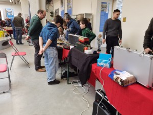 IMG_20250316_161219.jpg (755.08 KiB) 1034 mal betrachtet Die zwei Jungs waren den ganzen Sonntagnachmittag bei mir oder bei Andreas gestanden und wollten digital fahren ... was sie durften!