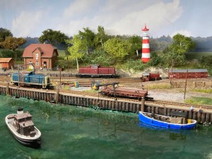 Trainini Ausstellung 2025 - Schaukasten Waterkant.jpg