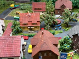 Die Katze auf dem Blechdach in Klapplingen.jpg