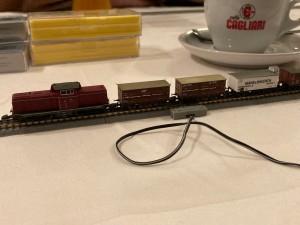 Stamm 1125 - V100 mit Viehwagen von Heckl und Bier aus Rostock.jpg