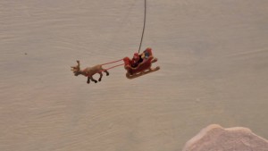 Weihnachtsmann macht paar Probeflüge im Moseltal bevor es losgeht