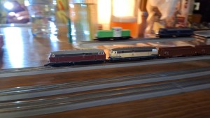 218er-DotraKlassiker mit E-Wagen-Ganzzug