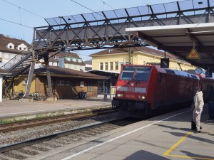 Geislingen an der Steige: RE 5 mit BR 146 und DoStos beim Halt auf Gleis 2, Fahrt von Stuttgart nach (derzeit) Ravensburg über Ulm