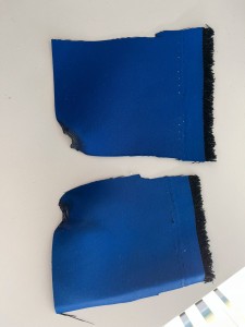 Oben mit Antistatic-Spray, unten ohne, jeweils nach Feuerzeugtest