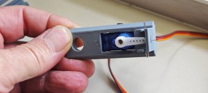 Servo and springy element inserted in drawer