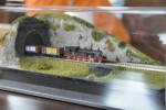 91.jpg (363.12 KiB) 3032 mal betrachtet Eine Vitrine mit Haube