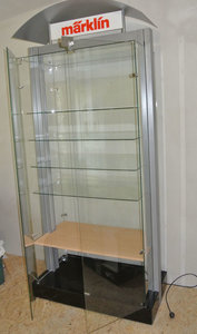 Marklin-Vitrine-Schaukasten-Glasvitirine-Glasschrank-abschliessbar-Pokalvitrine-_57[2].jpg