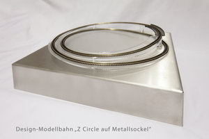 Design-Modellbahn--Z-Circle-auf-Metallsockel-Bild-1-©-aurelius-maier.jpg