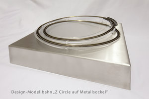 Design-Modellbahn--Z-Circle-auf-Metallsockel-Bild-1-©-aurelius-maier.jpg