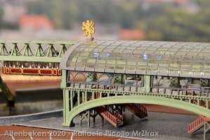 Schwebebahn 03.jpg