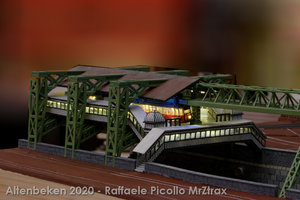 Schwebebahn 05.jpg