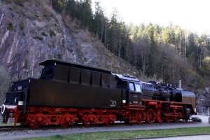 Denkmal-Lok im Bahnhof Triberg