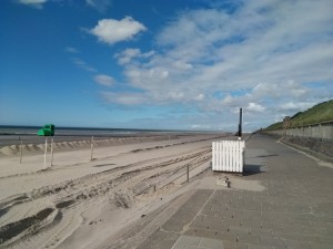 Der Strand direkt hinter dem Ausstellungsgebäude