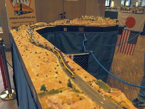 EM106874.JPG (381.67 KiB) 4029 mal betrachtet Das sind dann mal 7,43m Zug. Ist 1635m in 1:1.